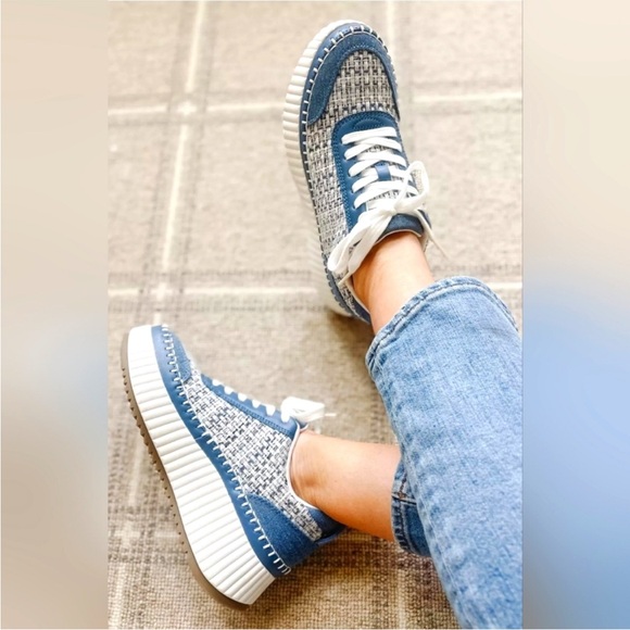 Universal Thread Shoes - Womens Persephone Sneakers Memory Foam Insole Universal Thread BLUE DENIM NWT
